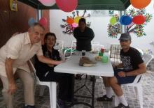 Celebrando el cumpleaños de unos de los chicos de la casa Celebrando el cumpleaños de unos de los chicos de la casa
